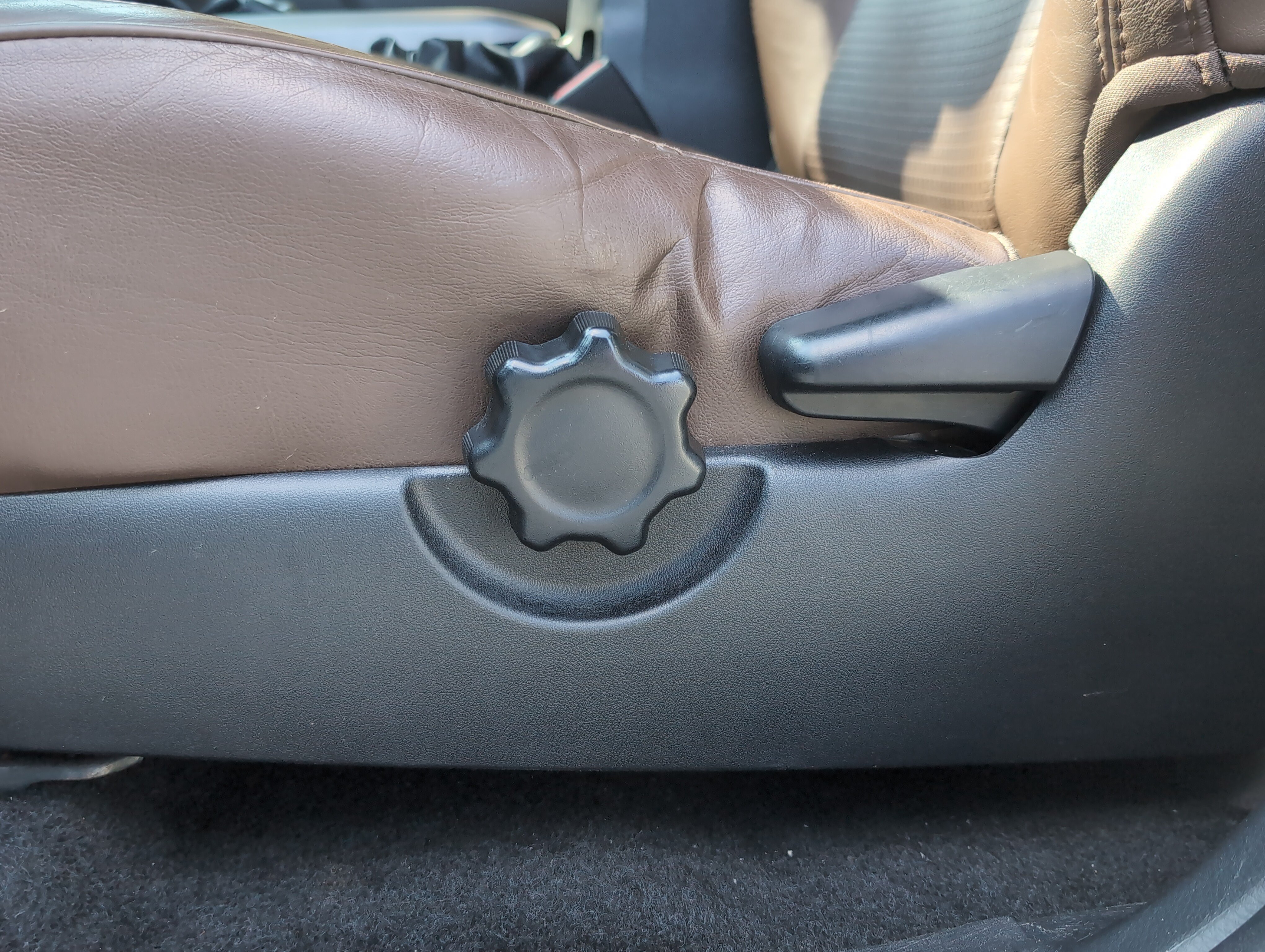 Used 2019 Toyota Tacoma Limited AWD/4WD image 17