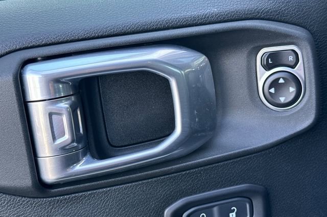 Used 2021 Jeep Wrangler Unlimited Rubicon image 12