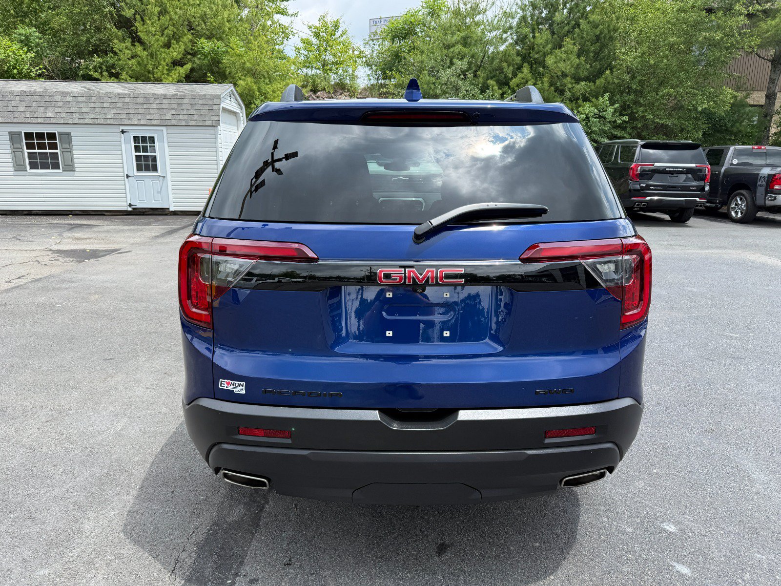 Certified 2023 GMC Acadia SLE w/ Driver Convenience Package AWD/4WD image 4