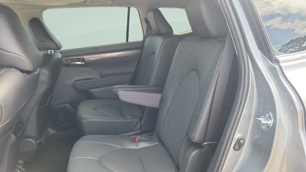 Certified 2026 Toyota Highlander Limited AWD/4WD image 10