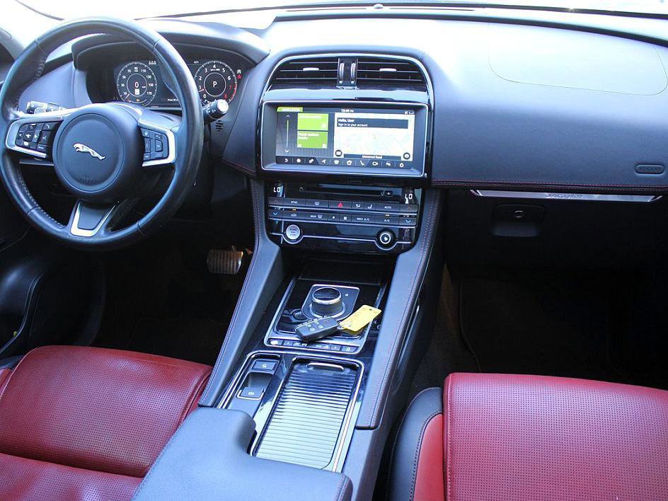 Used 2020 Jaguar F-PACE Checkered Flag image 26