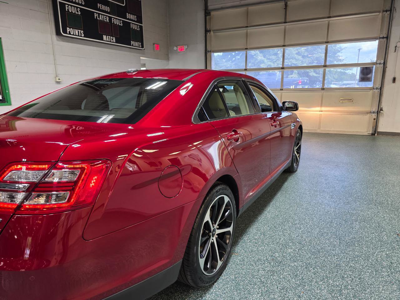 Used 2015 Ford Taurus Limited w/ Equipment Group 301A AWD/4WD image 7