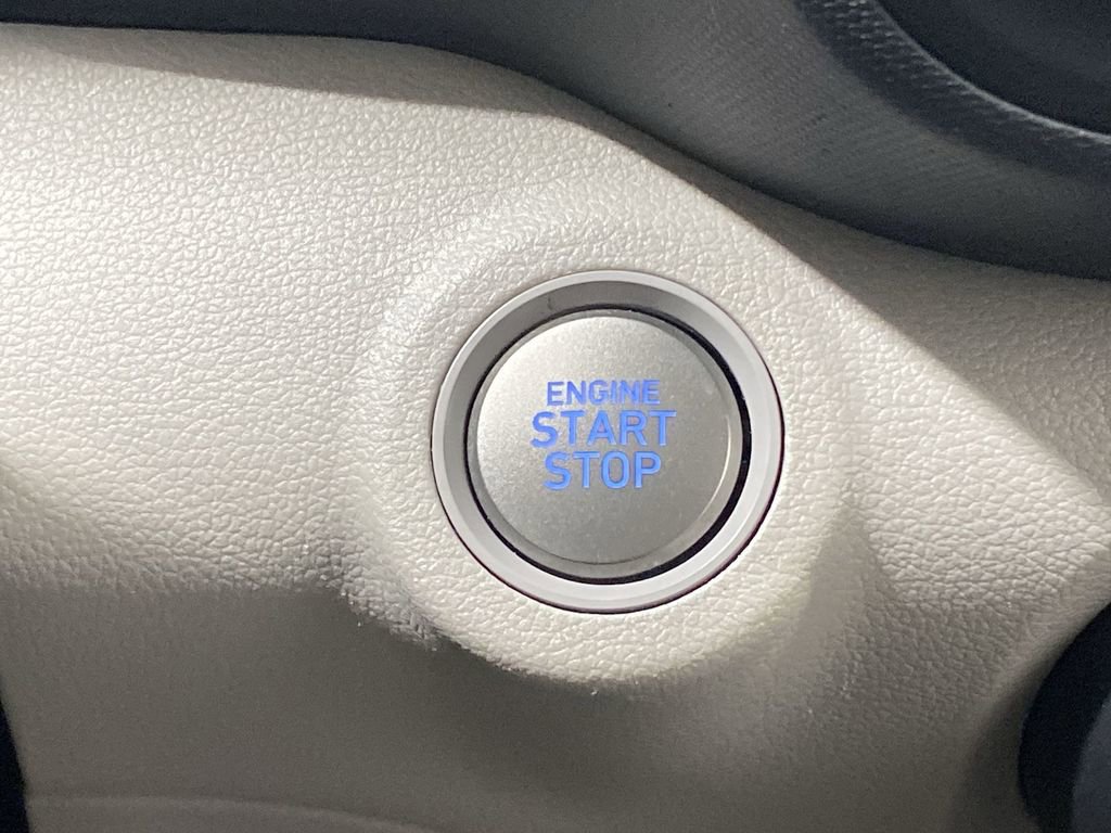 Used 2025 Hyundai Venue SEL image 17