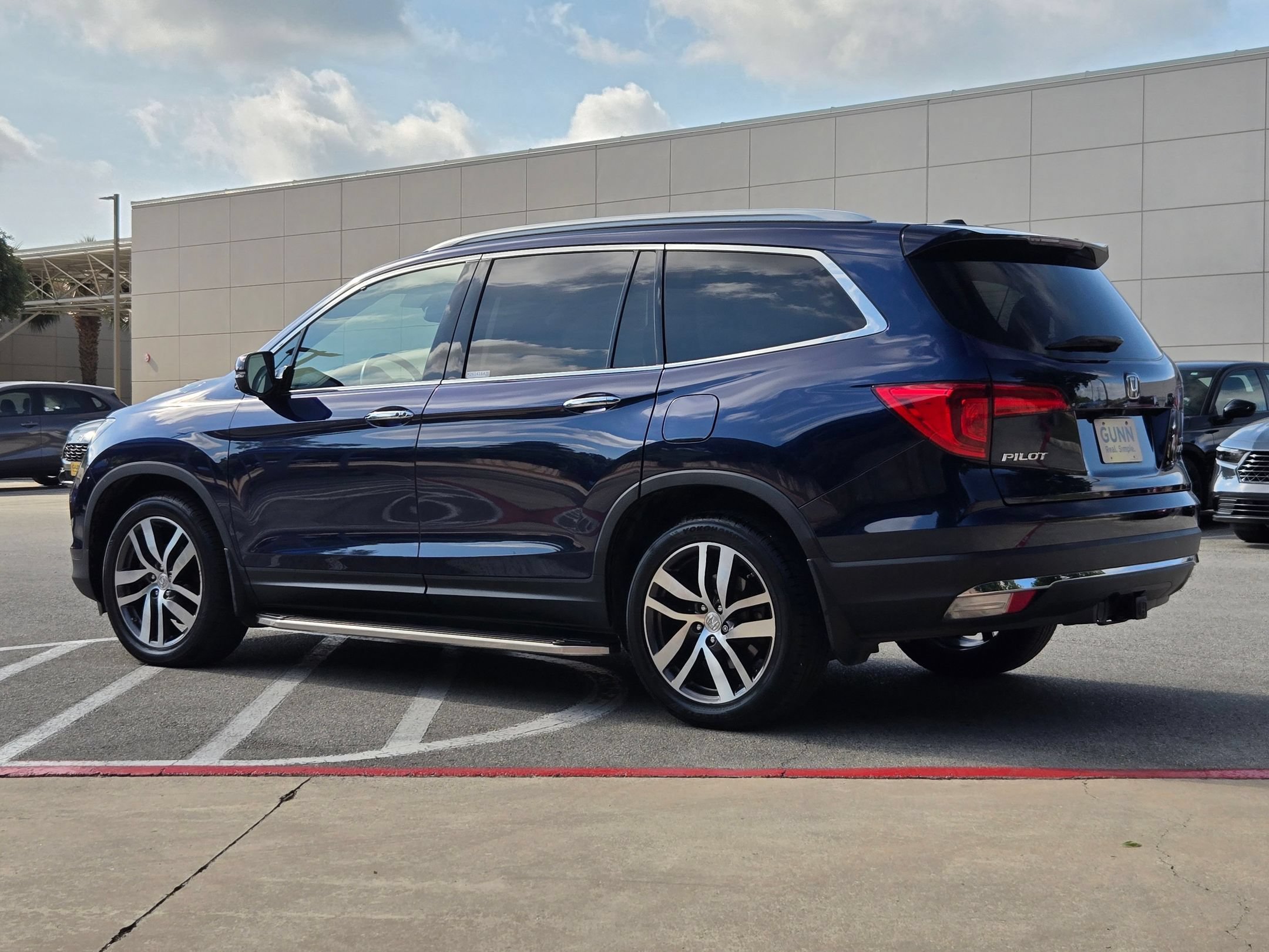 Used 2016 Honda Pilot Elite image 5