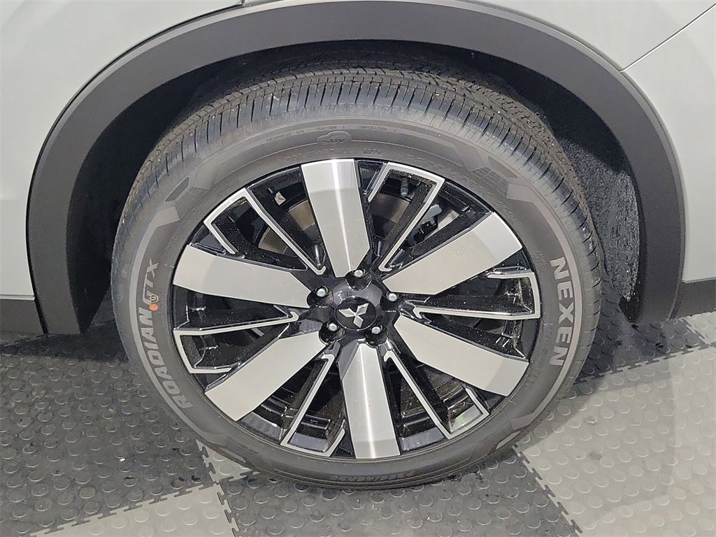 New 2025 Mitsubishi Outlander SE image 9