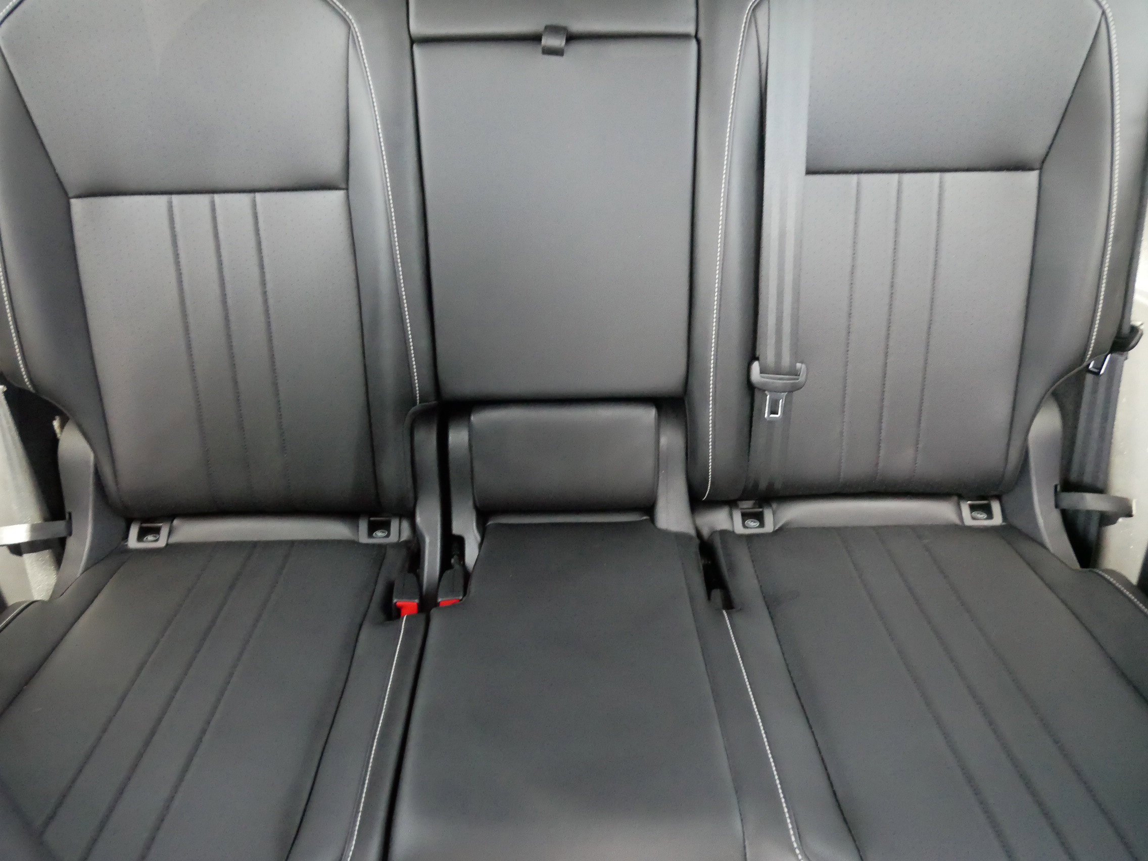 Certified 2023 Volkswagen Tiguan SE R-Line AWD/4WD image 13