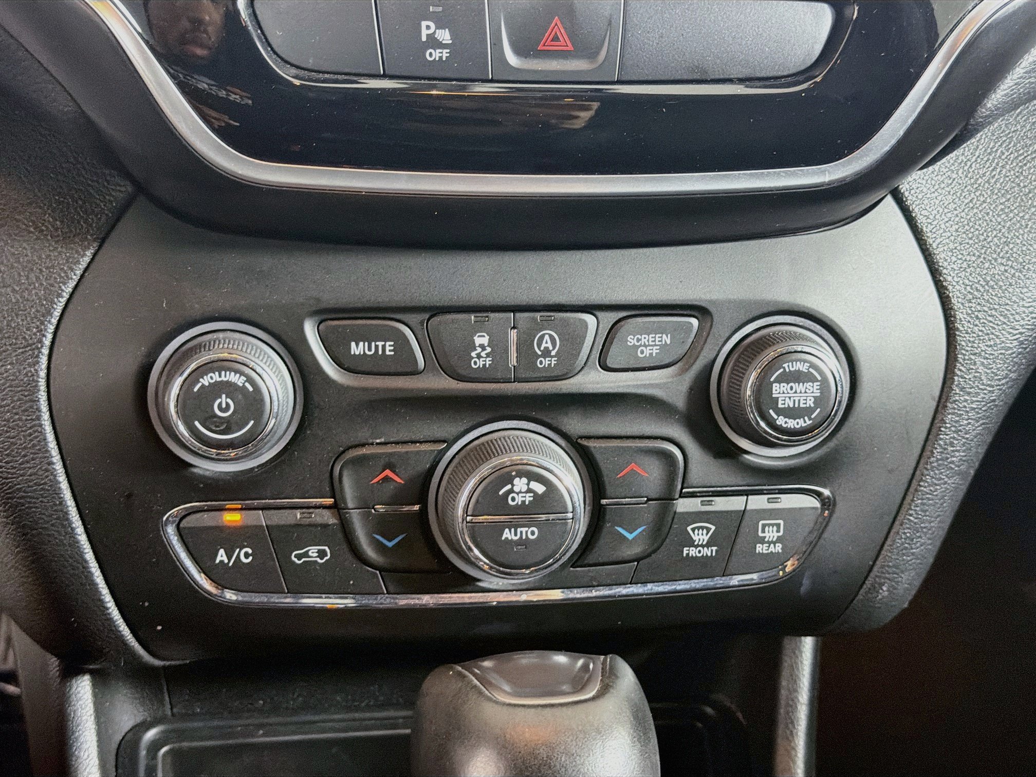 Used 2020 Jeep Cherokee Limited AWD/4WD image 22