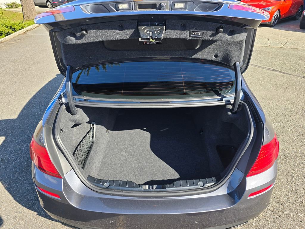 Used 2015 BMW 550i Sedan image 14
