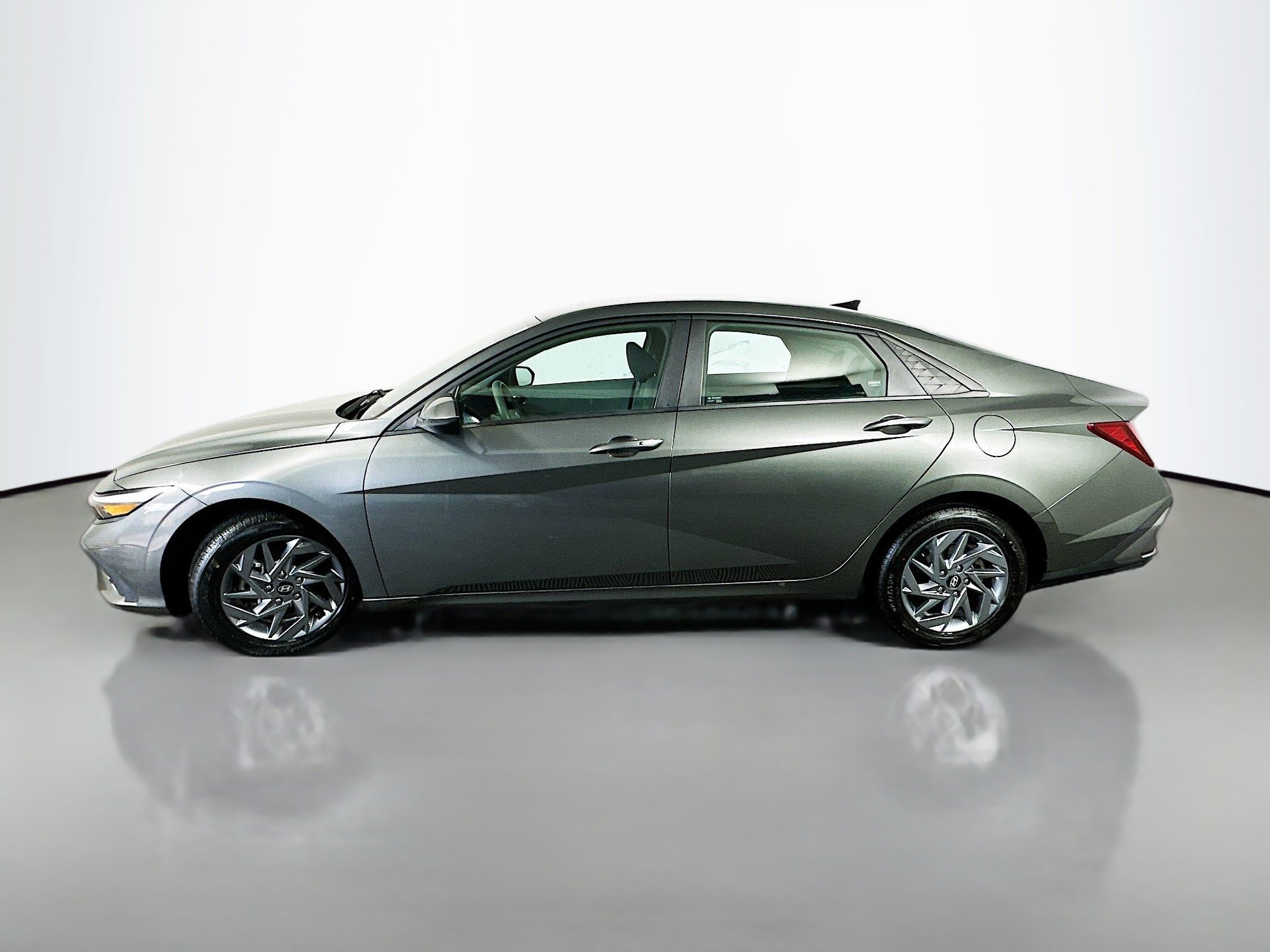 Certified 2024 Hyundai Elantra SEL image 4