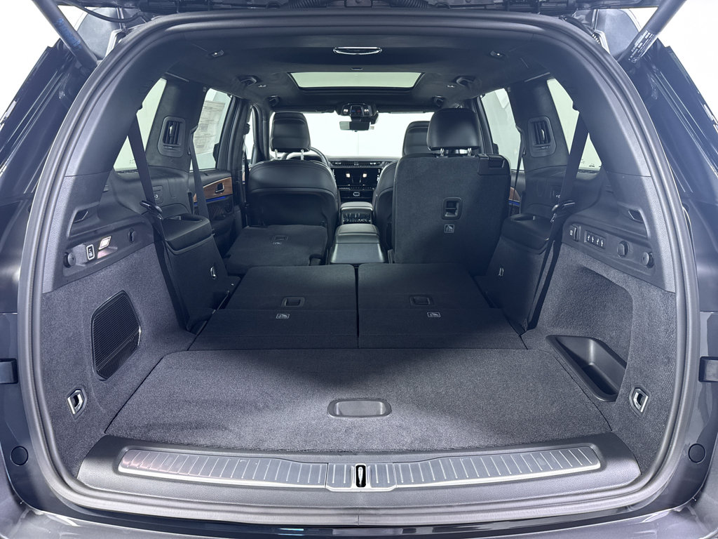 New 2026 Jeep Grand Cherokee L Summit w/ Obsidian Package AWD/4WD image 9