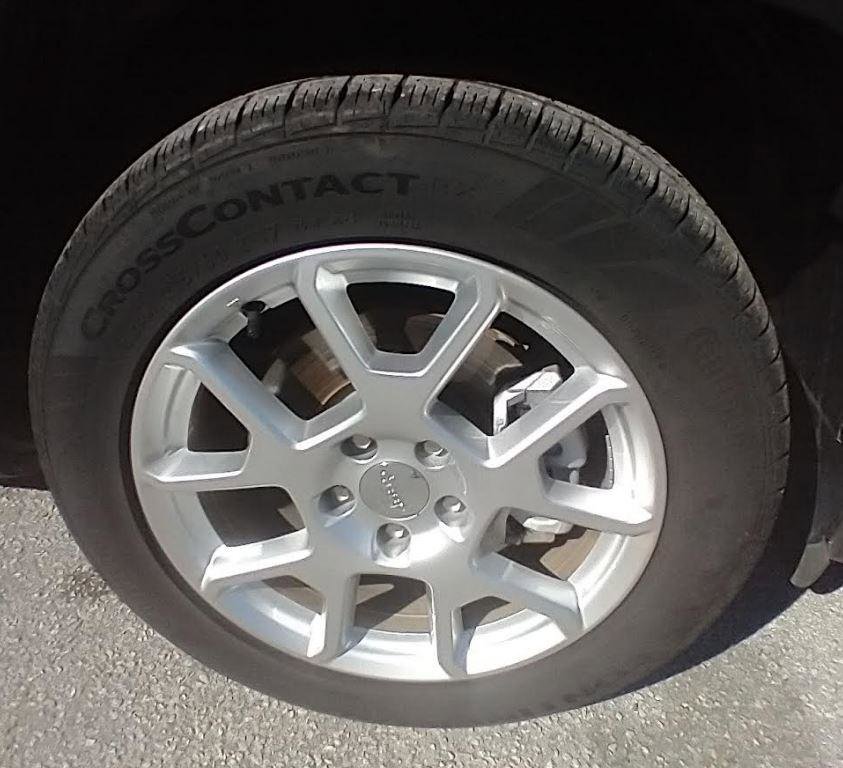 Used 2020 Jeep Renegade Latitude w/ Cold Weather Group image 11