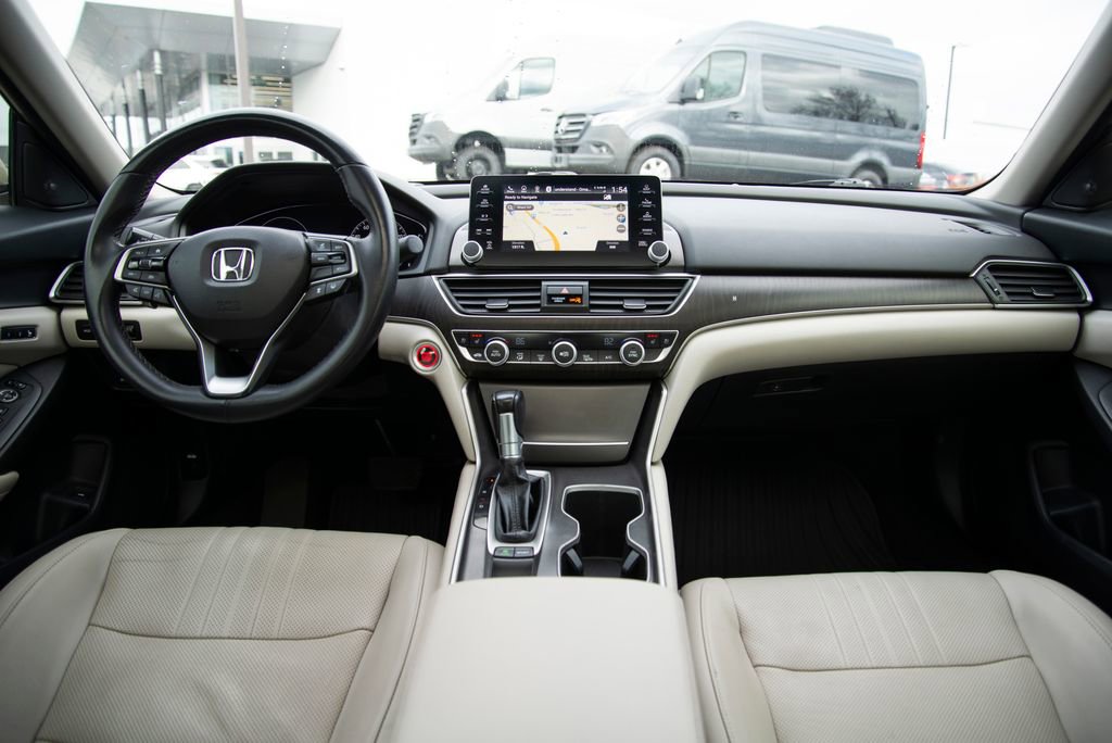 Used 2018 Honda Accord Touring image 19