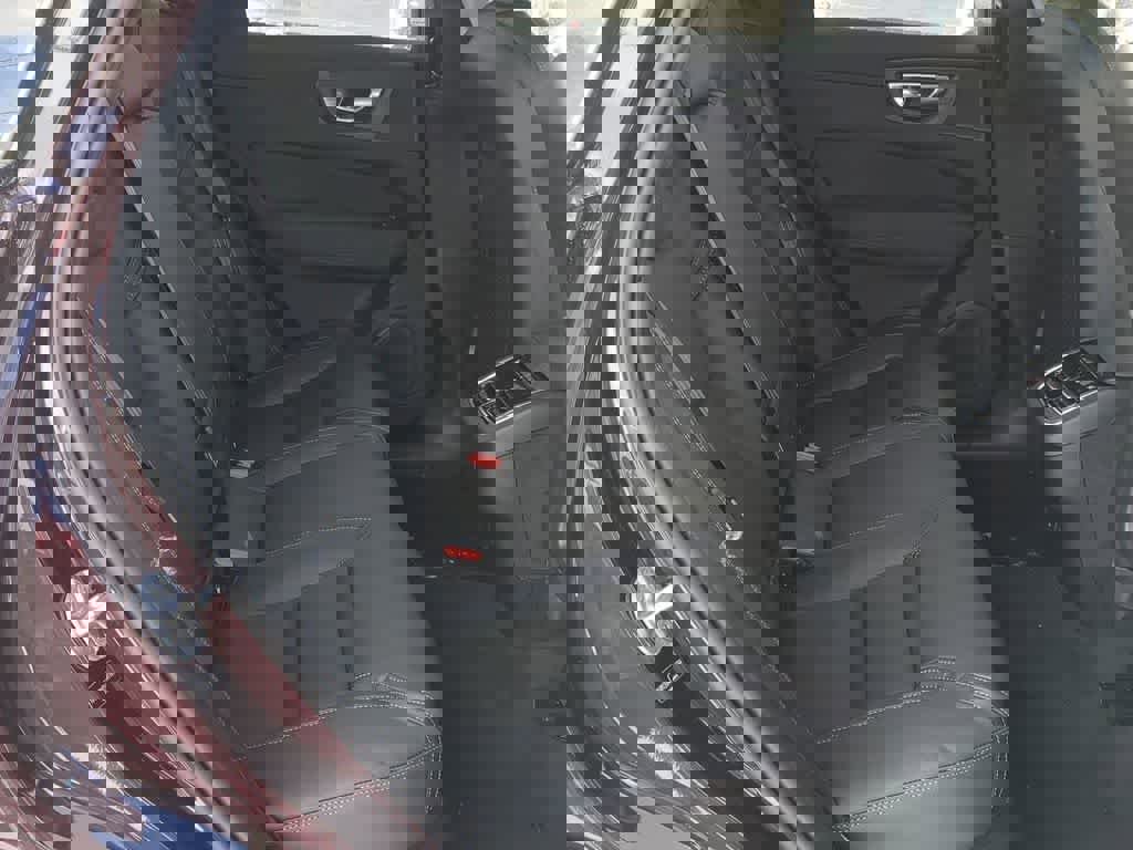 New 2026 Volvo XC60 B5 Ultra w/ Protection Package Premier image 19