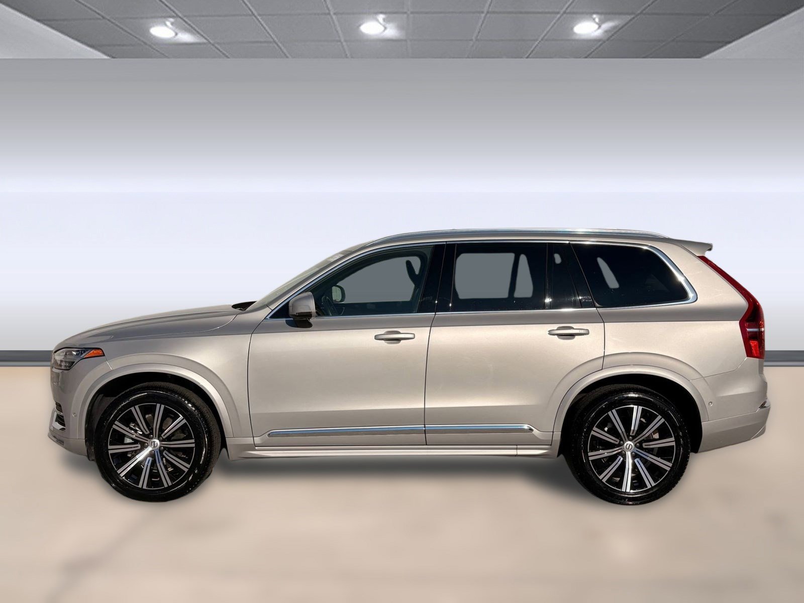 Certified 2025 Volvo XC90 B6 Plus image 2