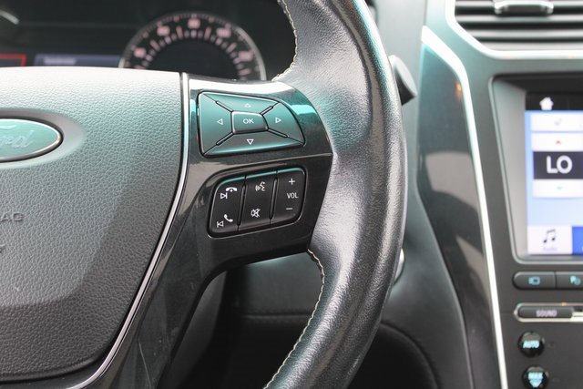 Used 2017 Ford Explorer Platinum image 32