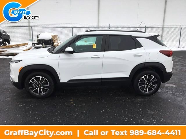 Used 2024 Chevrolet TrailBlazer LT w/ LT Cold Weather Package image 2