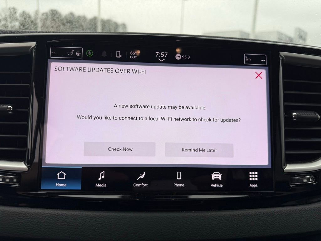 Used 2023 Chrysler Pacifica Touring-L image 19