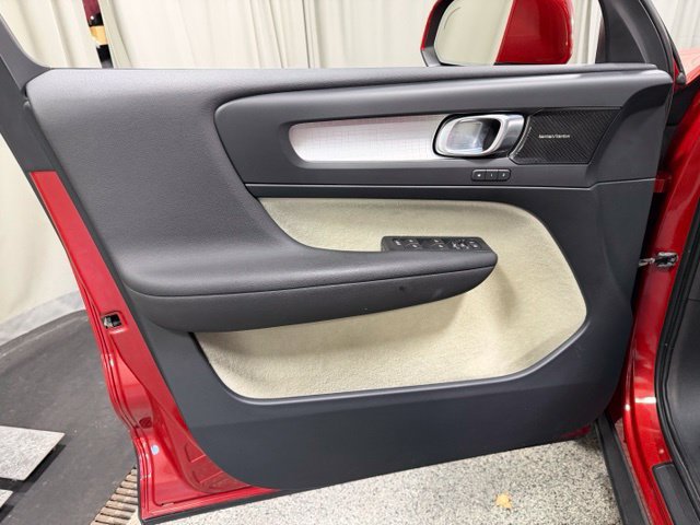 Used 2019 Volvo XC40 T5 Momentum AWD/4WD image 19