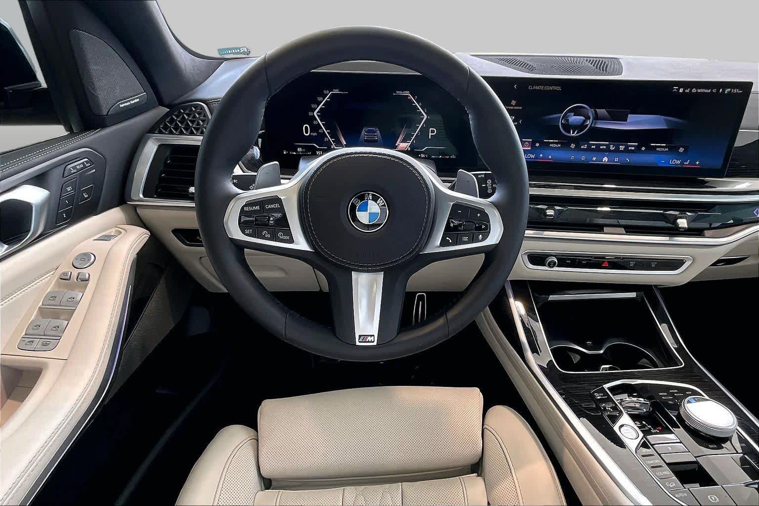 Used 2025 BMW X7 xDrive40i w/ M Sport Package AWD/4WD image 5