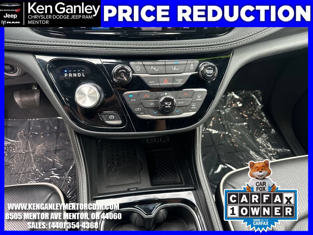 Certified 2025 Chrysler Pacifica Limited FWD image 19