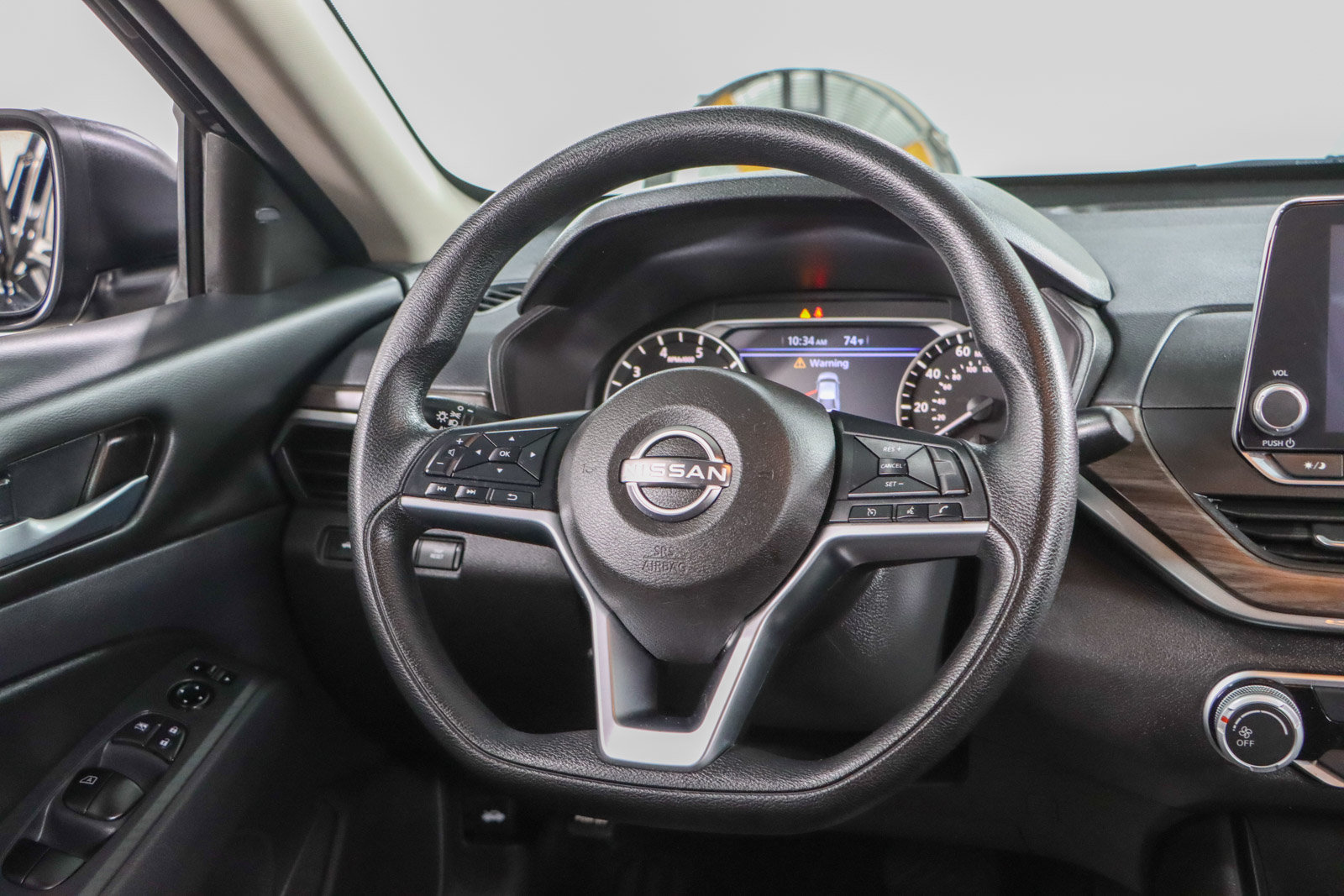 Used 2024 Nissan Altima 2.5 SV FWD image 12
