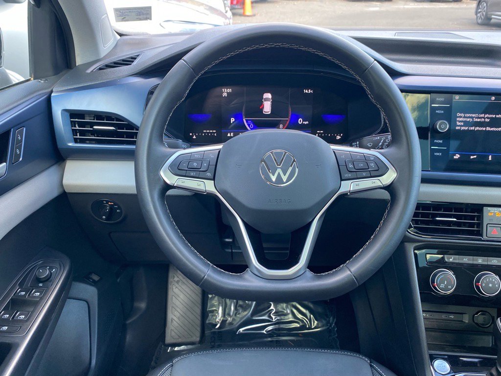 Certified 2023 Volkswagen Taos SE w/ Panoramic Sunroof Package image 6