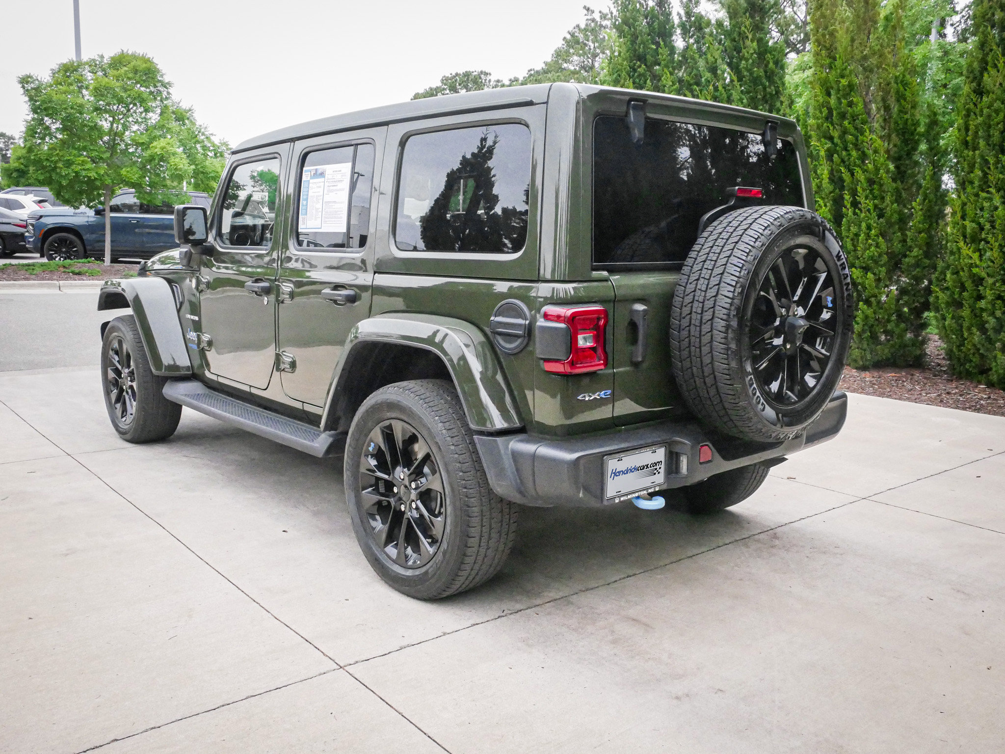 Used 2022 Jeep Wrangler Unlimited Sahara w/ Cold Weather Group AWD/4WD image 8
