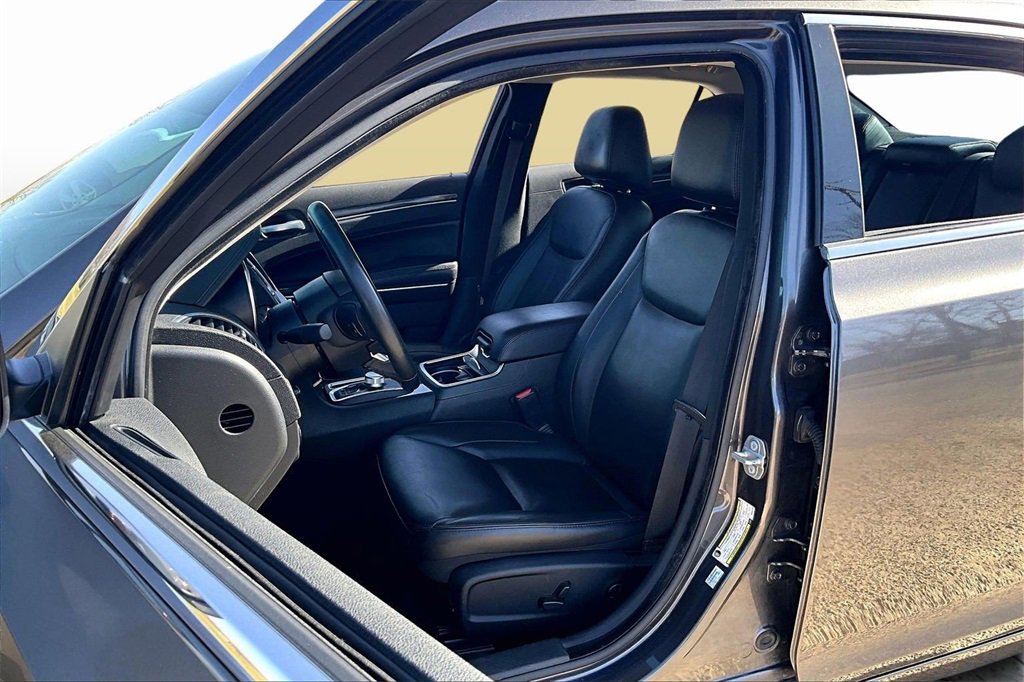 Used 2021 Chrysler 300 Touring L image 27