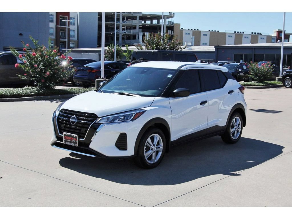 Used 2025 Nissan Kicks Play S FWD image 2