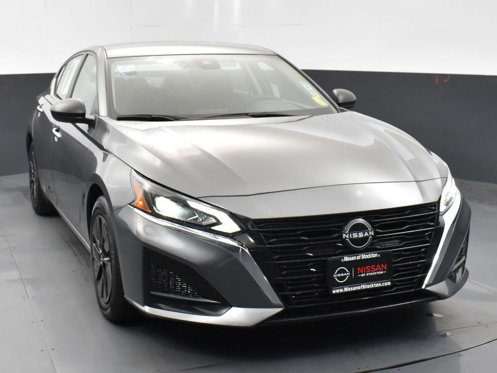 Used 2024 Nissan Altima 2.5 S image 2