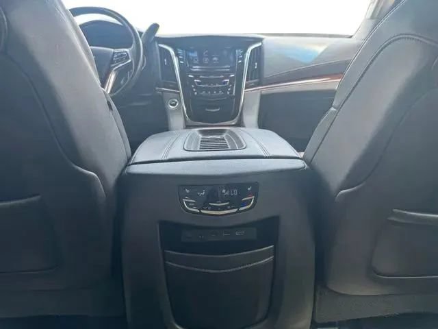 Used 2019 Cadillac Escalade Premium Luxury w/ Escalade Sport Edition AWD/4WD image 20