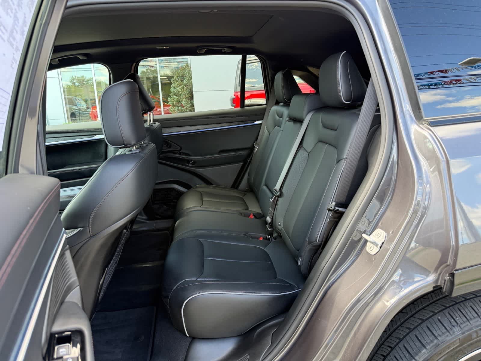 Used 2025 Jeep Wagoneer S Limited AWD/4WD image 24
