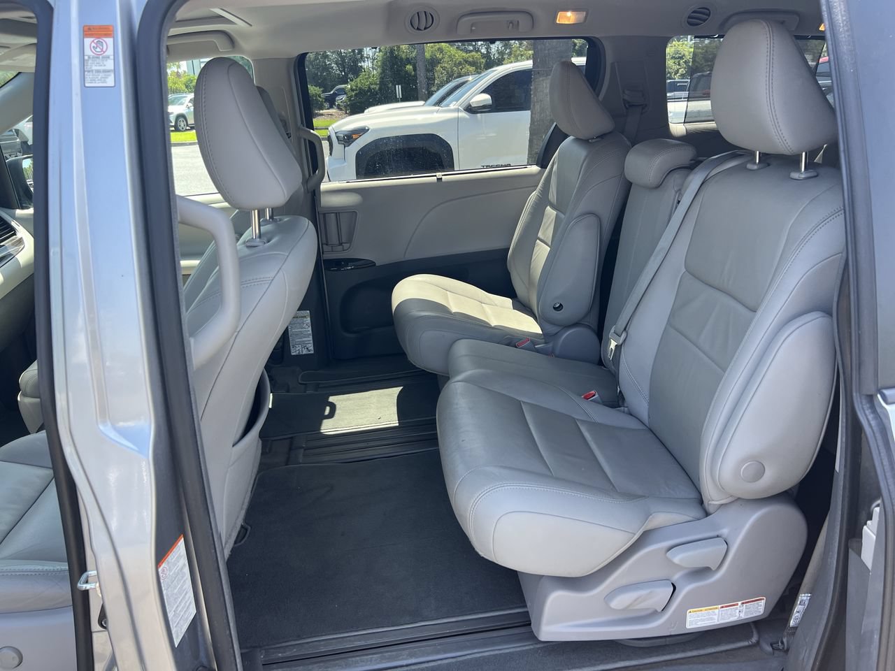 Used 2018 Toyota Sienna XLE FWD image 32