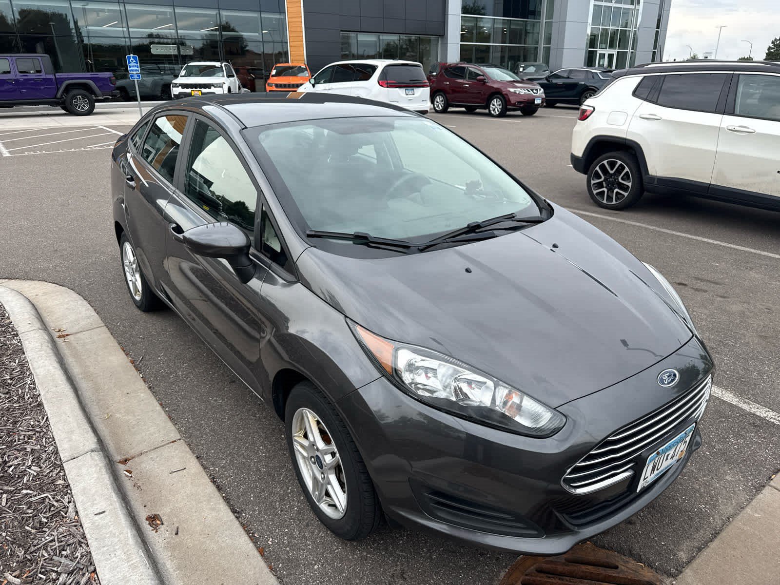 Used 2019 Ford Fiesta SE FWD image 2