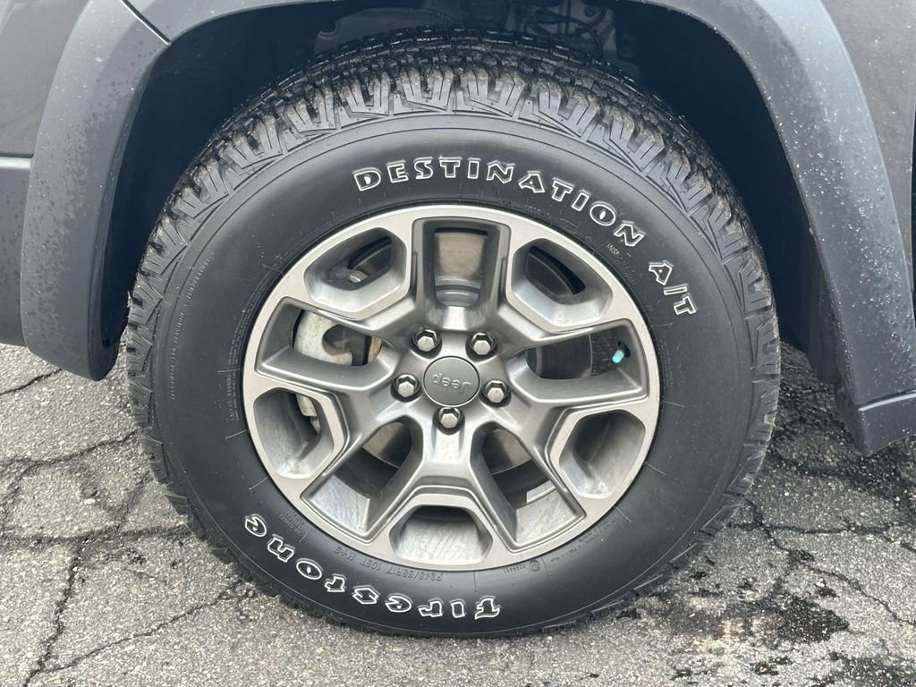 Used 2022 Jeep Cherokee Trailhawk w/ Comfort/Convenience Group image 9