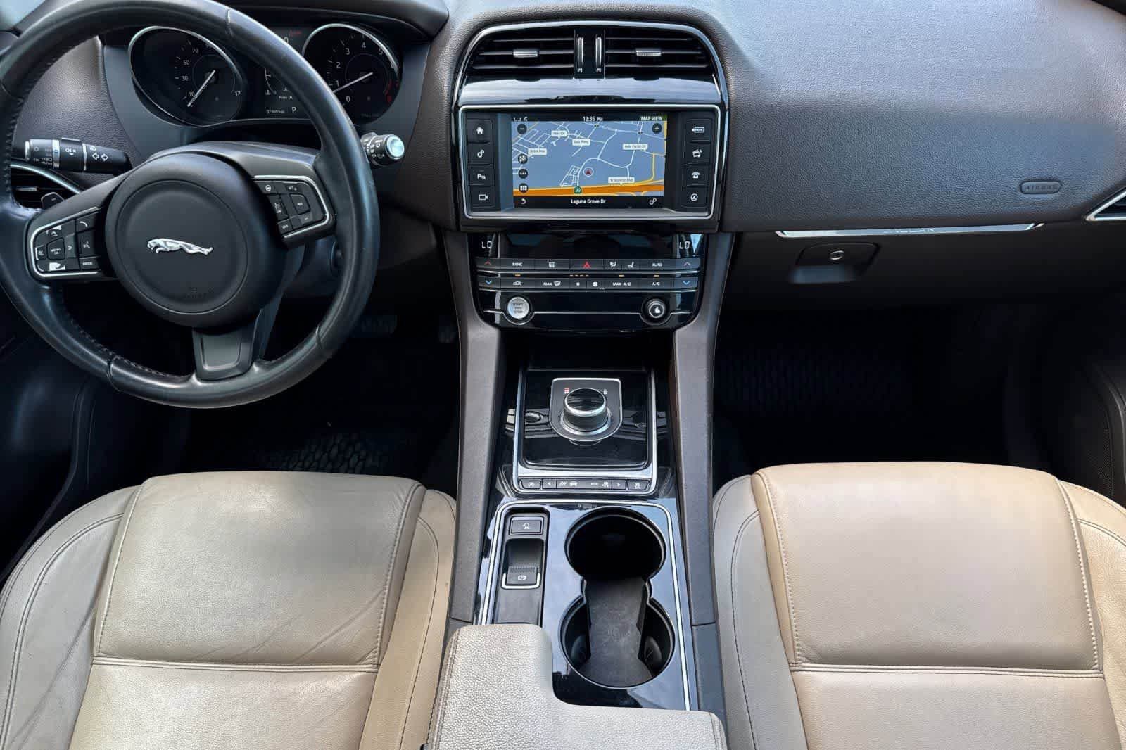 Used 2017 Jaguar F-PACE Prestige image 3