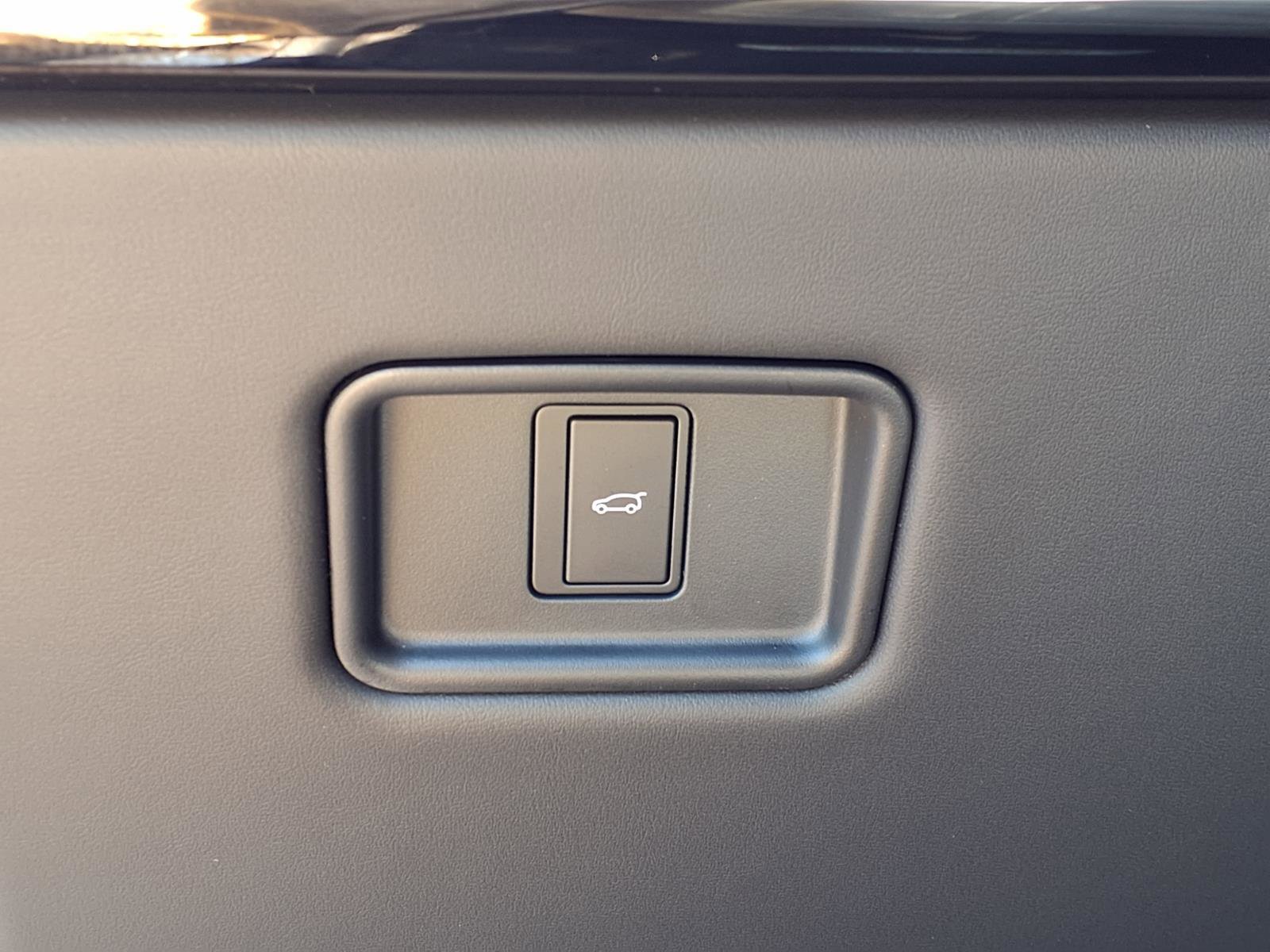 Used 2025 Land Rover Range Rover Sport SE image 10