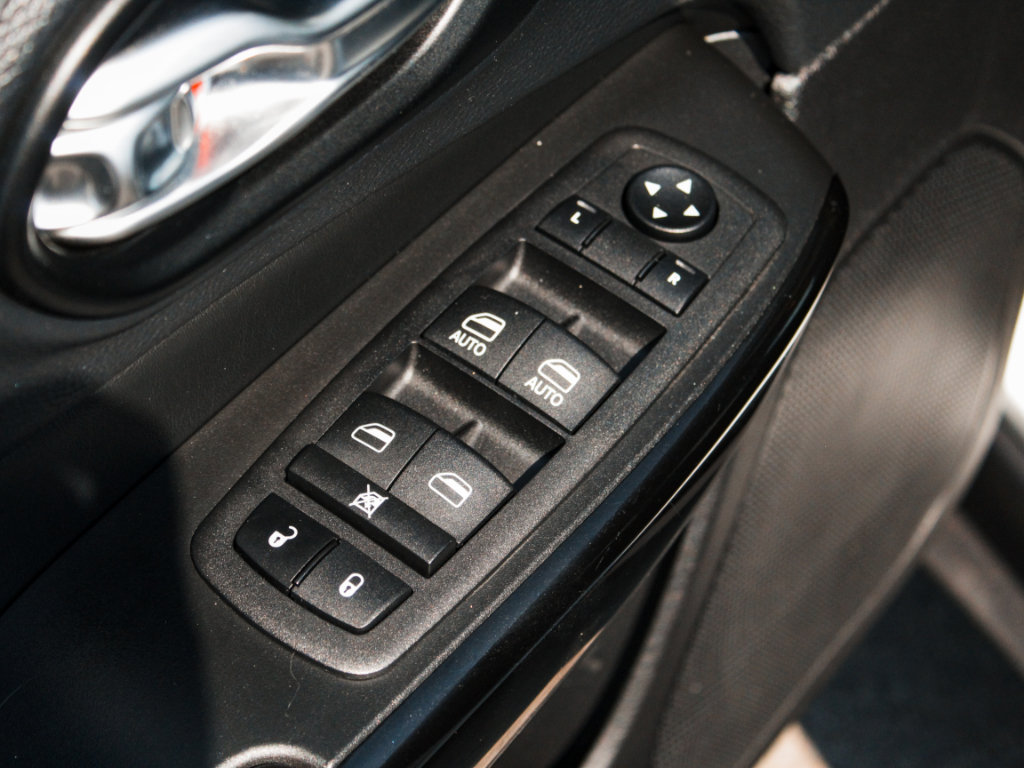 Used 2023 Jeep Cherokee Altitude Lux AWD/4WD image 9