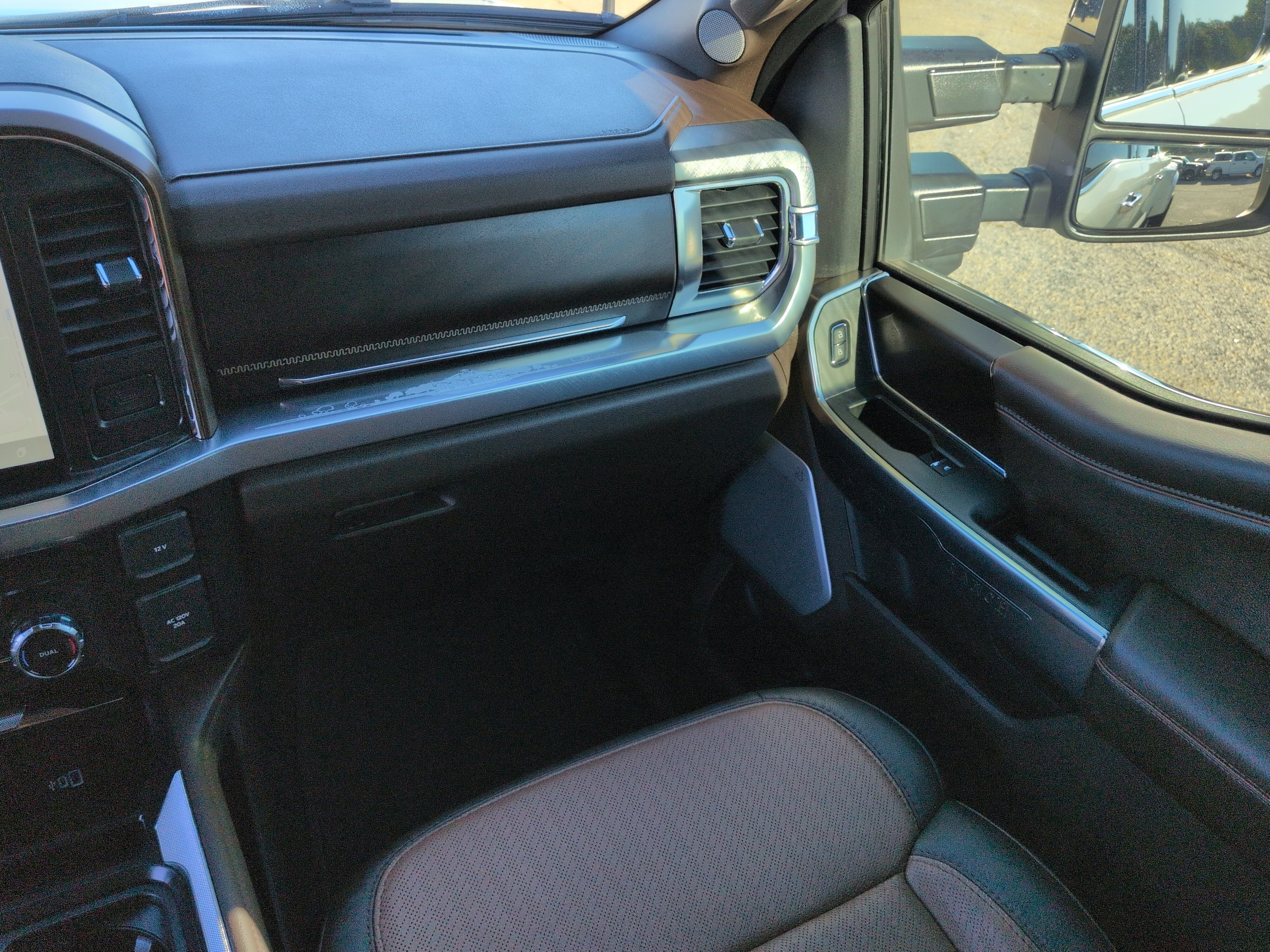 Used 2025 Ford F450 4x4 Crew Cab Super Duty image 16