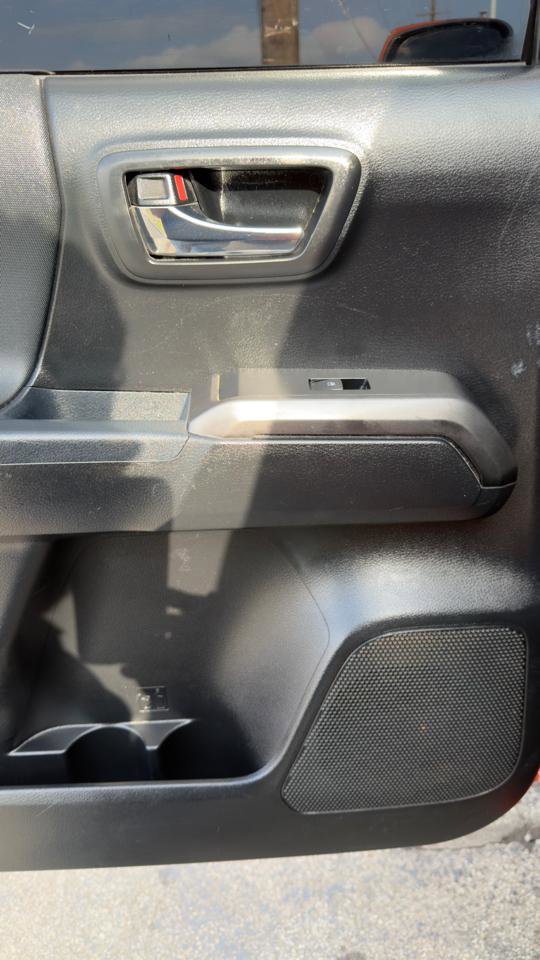 Used 2017 Toyota Tacoma TRD Sport w/ Tow Package (A/T) image 23