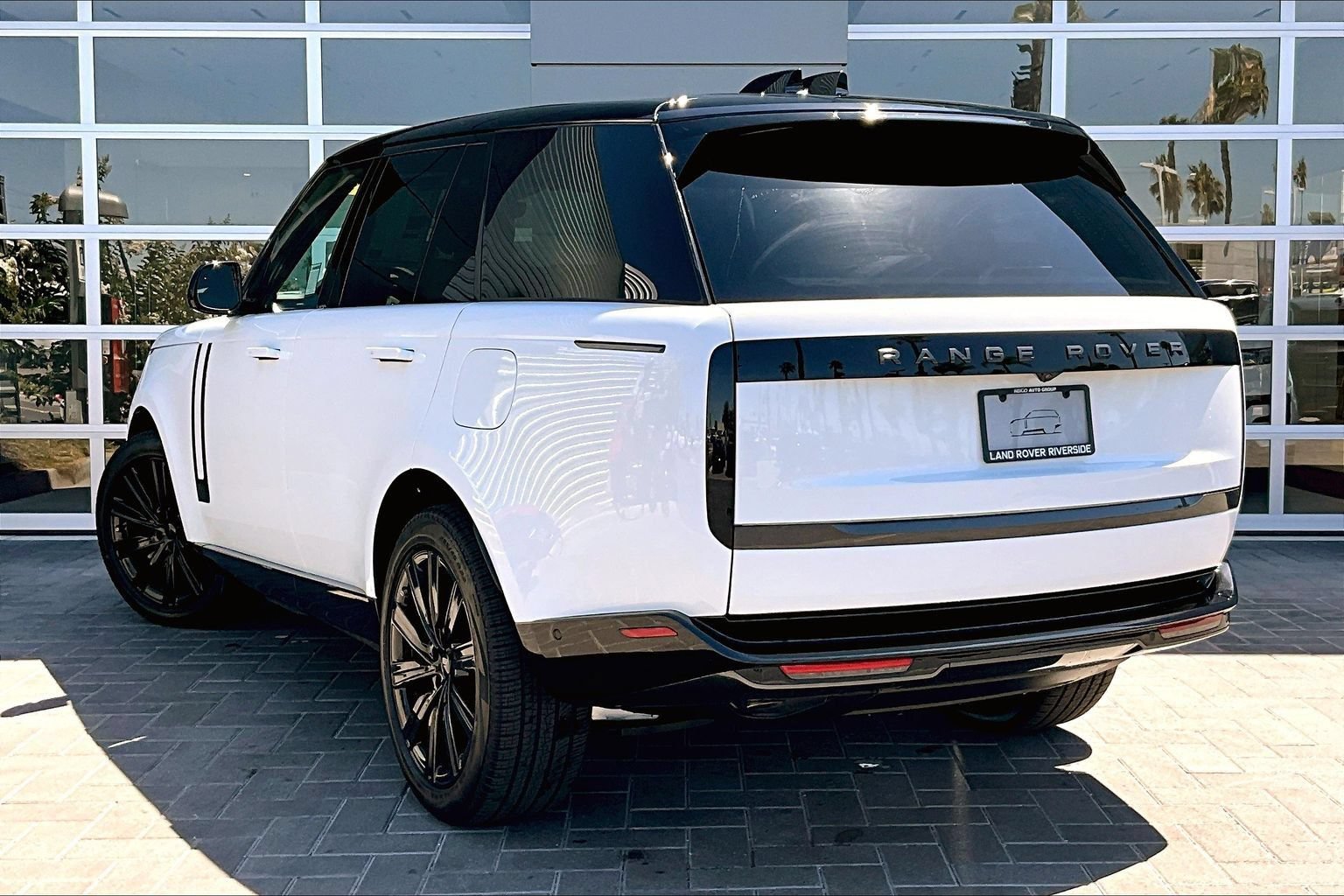 New 2026 Land Rover Range Rover SE AWD/4WD image 3