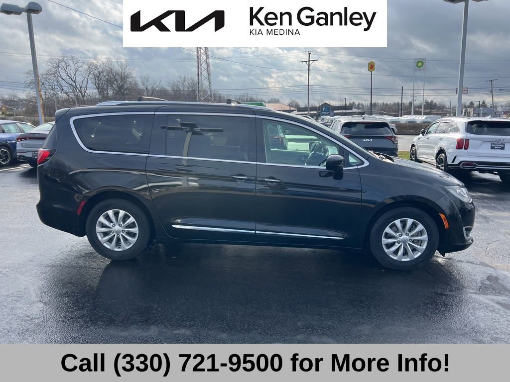 Used 2018 Chrysler Pacifica Touring-L w/ Premium Audio Group image 7