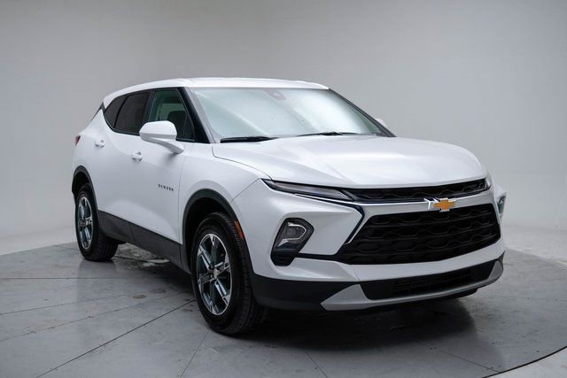 Used 2025 Chevrolet Blazer LT image 9
