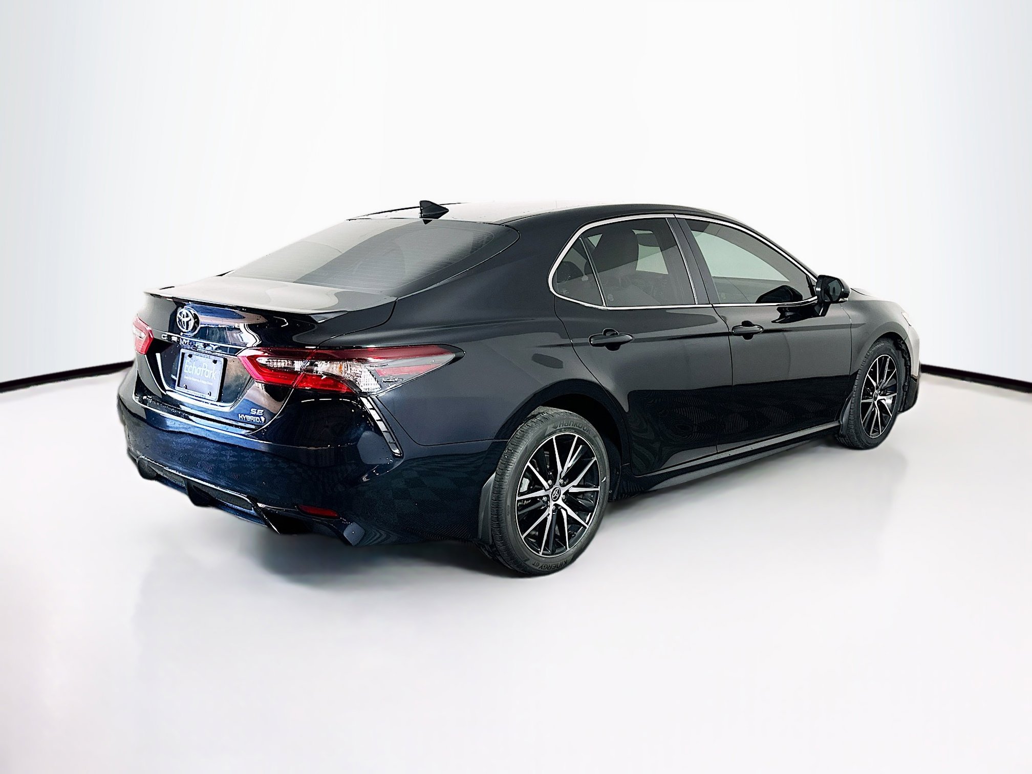 Used 2024 Toyota Camry SE image 9
