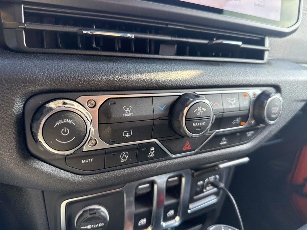 Certified 2025 Jeep Wrangler Sport AWD/4WD image 22