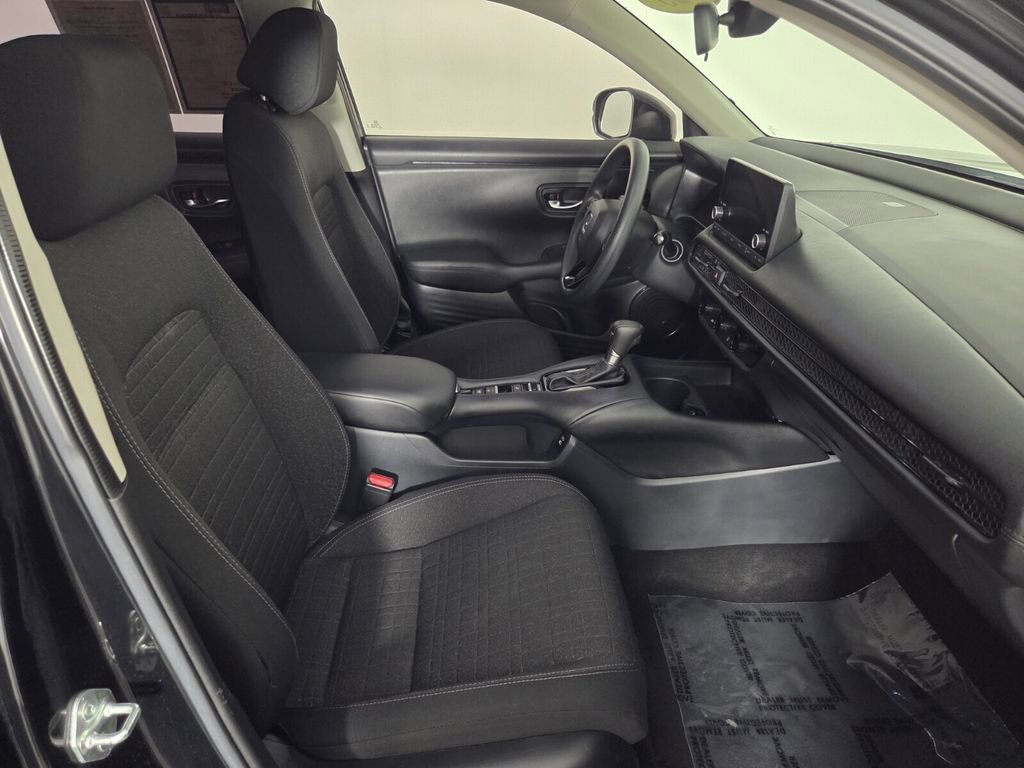 Used 2025 Honda HR-V LX image 30