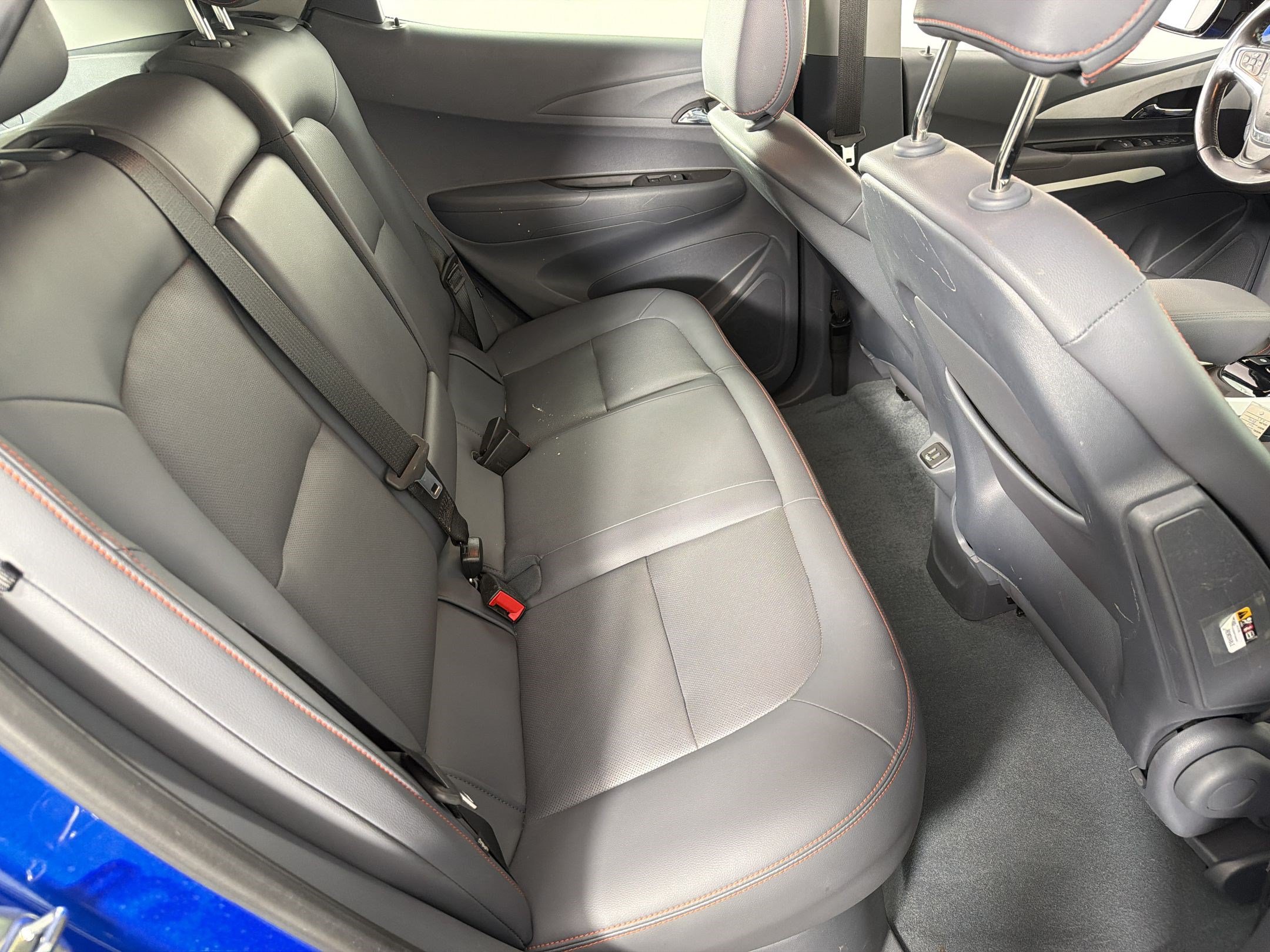 Used 2020 Chevrolet Bolt Premier w/ Infotainment Package FWD image 30