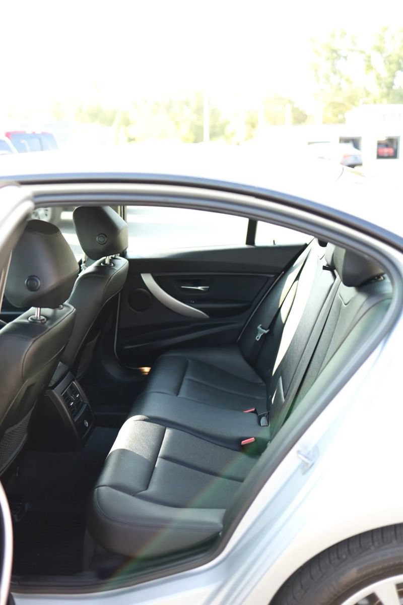 Used 2018 BMW 320i xDrive Sedan w/ Convenience Package AWD/4WD image 32
