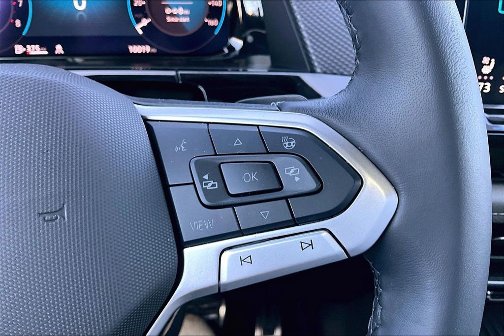 Used 2025 Volkswagen Atlas Cross Sport SEL R-Line image 21