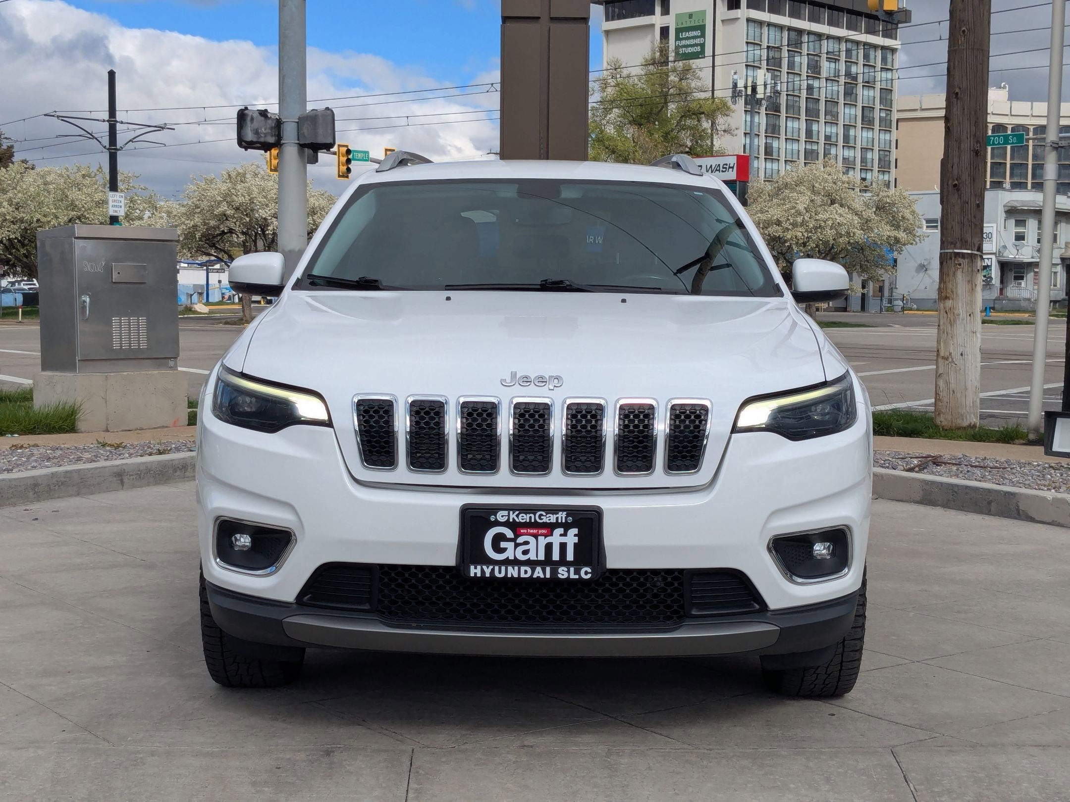 Used 2019 Jeep Cherokee Limited AWD/4WD image 10